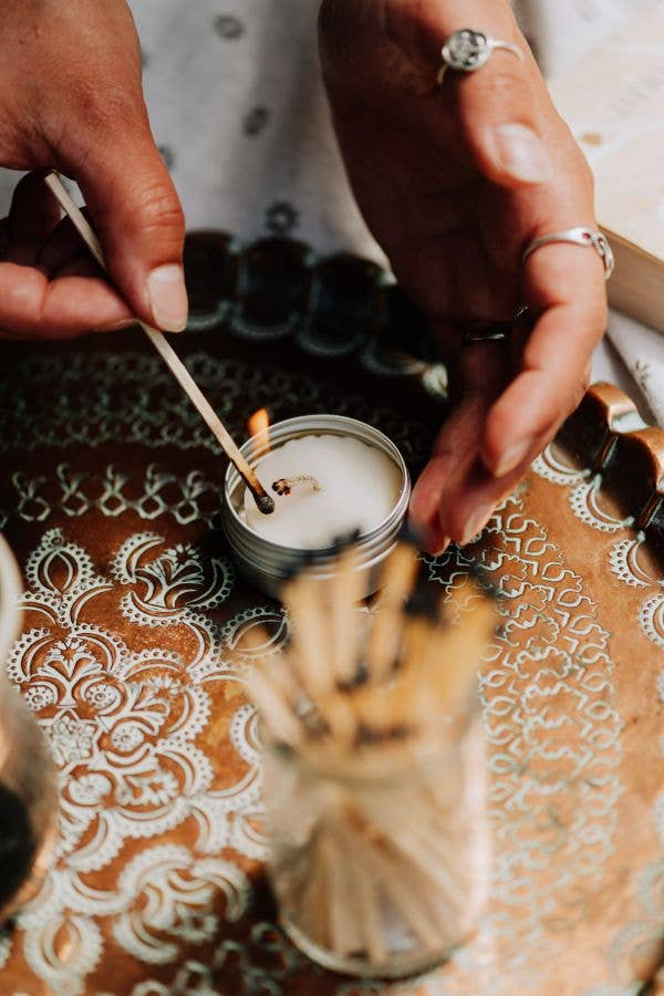 Box of 10 Olive Wax Winter Tealights - 40 hour burn time